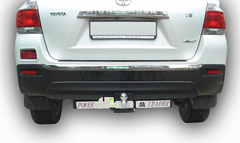 Фаркоп для TOYOTA Avensis 2010-2013 с нержавеющей пластиной